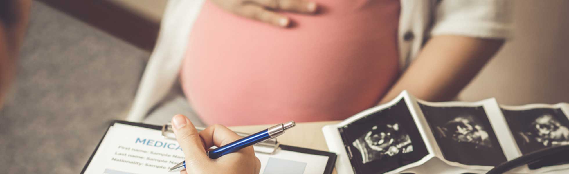 pregnant woman with doctor