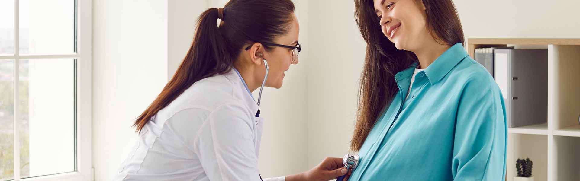 Doctor with pregnant patient