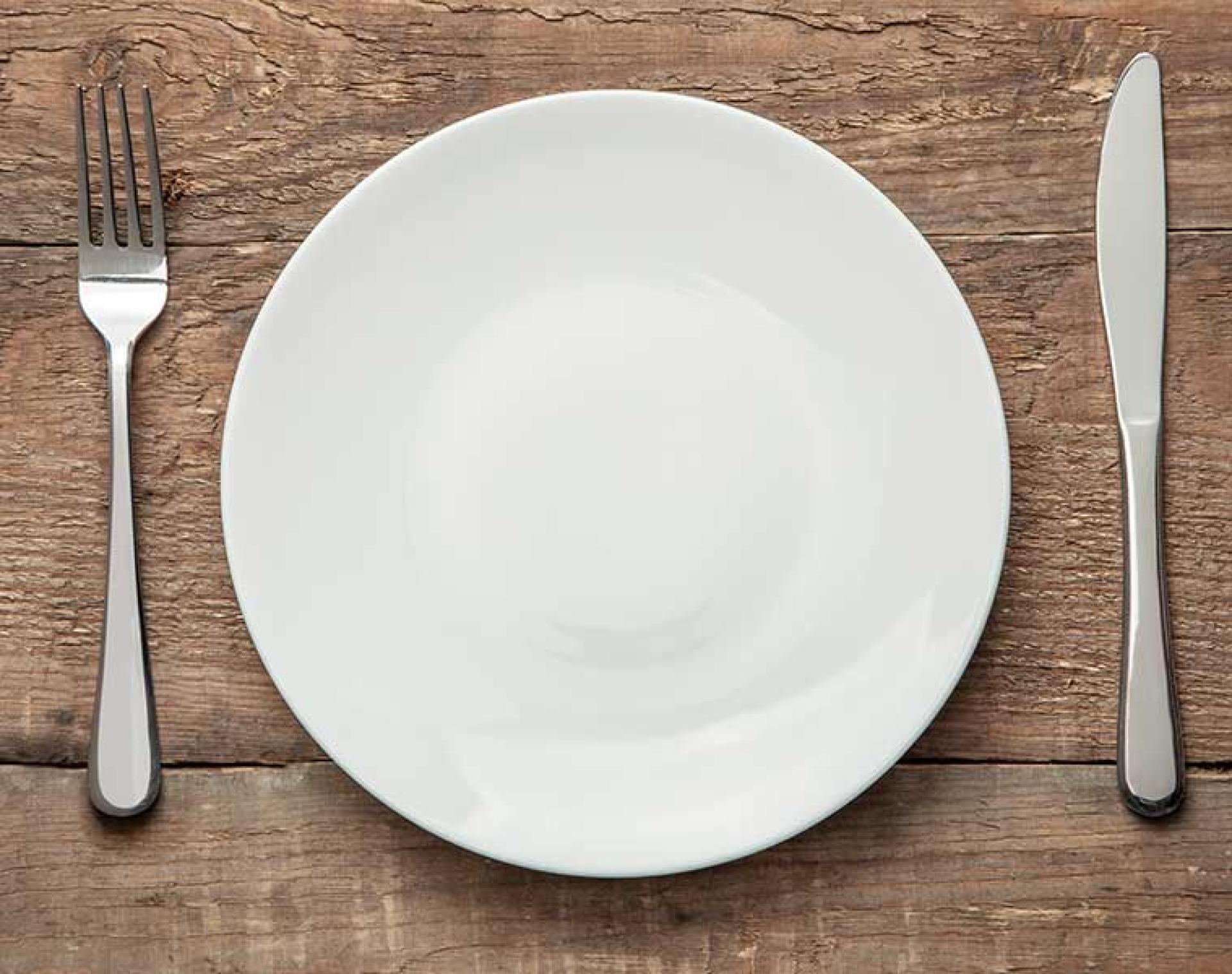 couteau, fourchette et assiette