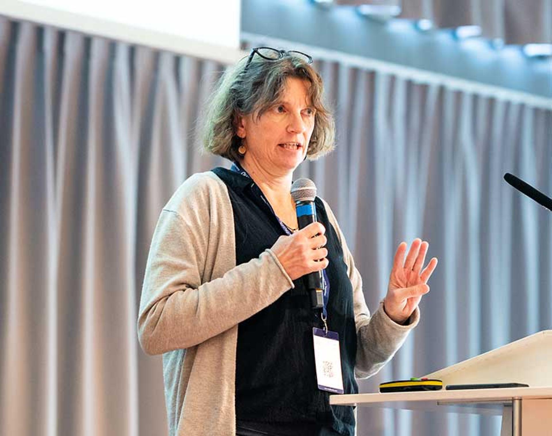 Alexandra Jung speaking into a microphone